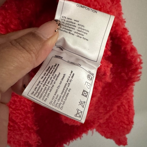 Chanel sweater - Picture 5 of 7